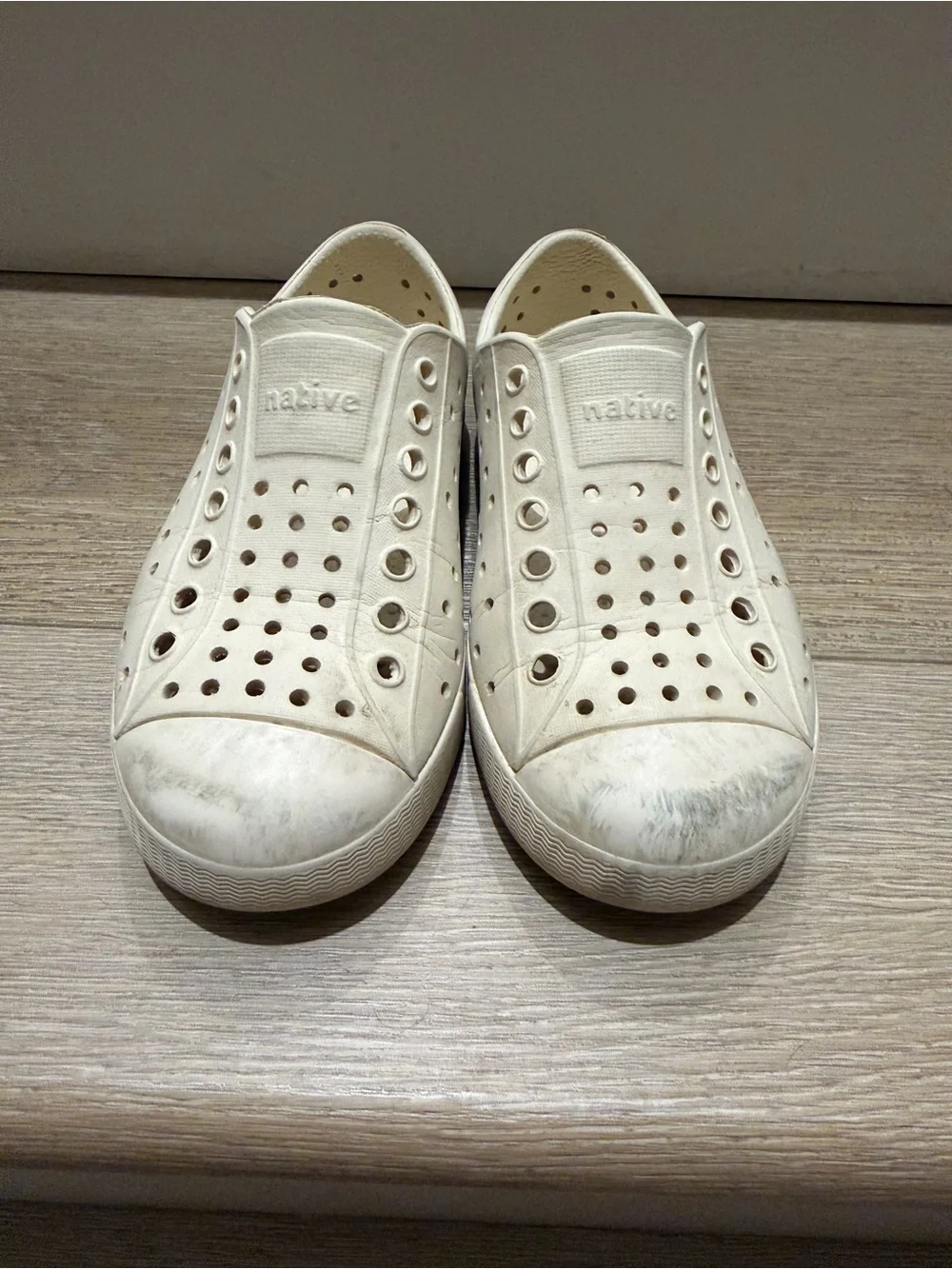 Native size 10 toddler bone Slip-On Perforated Casual Sneakers in Off-White